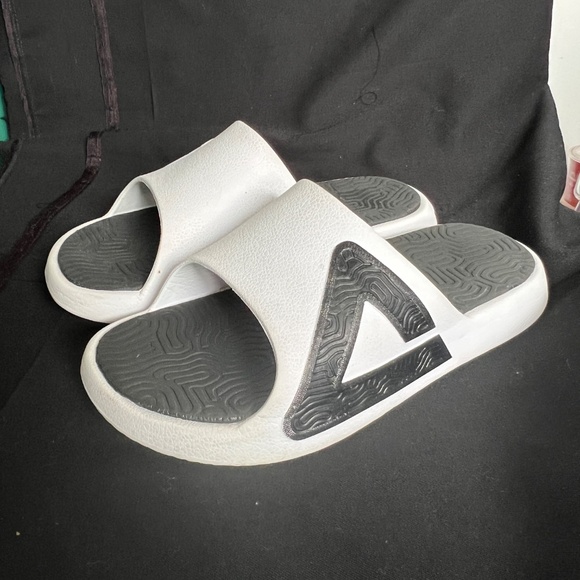 Peak Taichi Slides Sandals Size 39 White & Black Flats Slip on - Picture 2 of 8